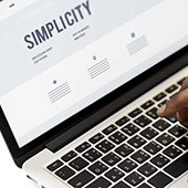 小程序要找外包公司做嗎